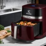 Fritadeira Elétrica Electrolux Air Fryer 5L Vermelho Escuro 1700W EAF51